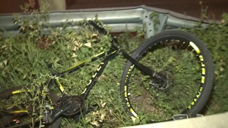 ciclista-e-atropelado-por-caminhao-em-fortaleza-e-motorista-foge-sem-prestar-socorro