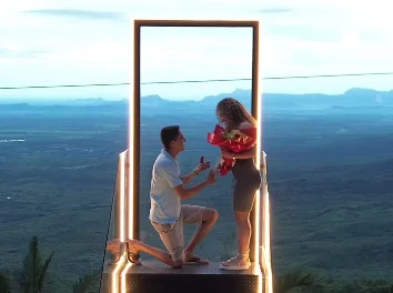 escada-com-‘porta-para-o-ceu’-viraliza-e-se-torna-cenario-para-pedidos-de-casamento,-em-tiangua