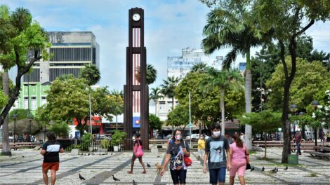 instituto-renovar-oferece-atendimento-terapeutico-gratuito-na-praca-do-ferreira,-em-fortaleza