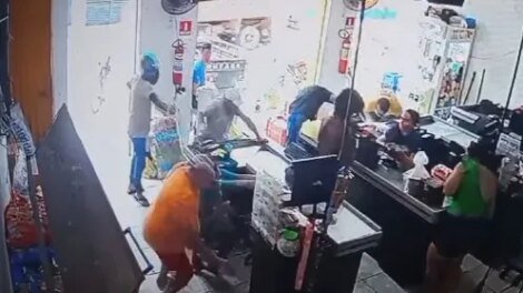 homem-e-morto-dentro-de-comercio-em-iraucuba;-dois-suspeitos-sao-presos