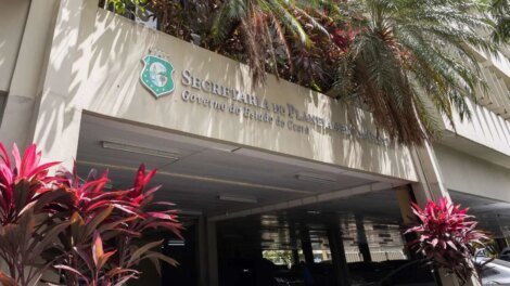 elmano-anuncia-convocacao-de-26-aprovados-no-concurso-da-seplag,-no-ceara