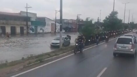 rio-maranguapinho-transborda-apos-chuvas-e-parte-da-br-222-fica-interditada