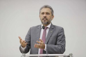 elmano-anuncia-publicacao-do-edital-para-o-concurso-publico-da-policia-militar-do-ceara