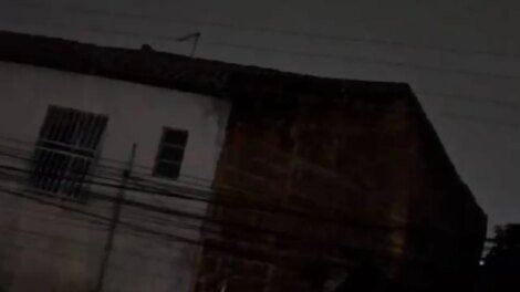 moradores-de-bairros-de-maracanau-relatam-falta-de-energia-apos-fortes-chuvas 