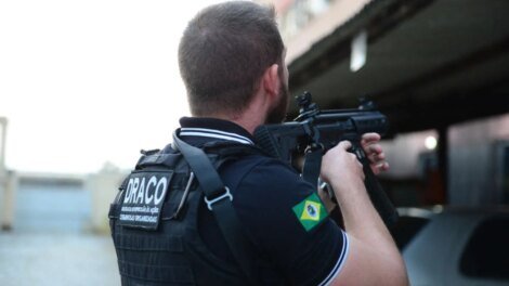 policia-prende-homem-suspeito-de-extorsao-e-ataque-a-empresa-de-internet-em-caucaia/ce