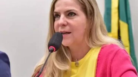 luizianne-e-lancada-pre-candidata-em-evento-do-campo-de-esquerda-do-pt