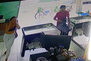 casal-e-flagrado-por-camera-de-seguranca-furtando-produtos-de-mercantil-em-fortaleza