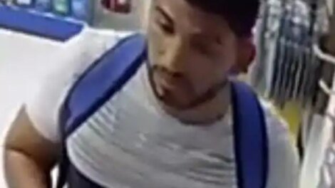 assalto:-homem-e-flagrado-roubando-farmacia-na-praia-do-icarai,-em-caucaia/ce