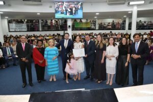 camara-de-fortaleza-entrega-medalha-boticario-ferreira-a-lia-de-freitas,-primeira-dama-do-ceara