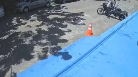 criminosos-levam-apenas-40-segundos-para-destravar-e-furtar-moto-estacionada-em-rua-de-fortaleza