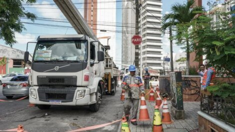 colisoes-com-postes-resultam-em-mais-de-mil-ocorrencias-na-rede-eletrica-no-ce