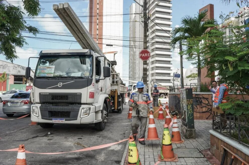 colisoes-com-postes-resultam-em-mais-de-mil-ocorrencias-na-rede-eletrica-no-ce