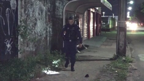 estudantes-sao-assaltados-enquanto-esperavam-em-parada-de-onibus,-em-fortaleza