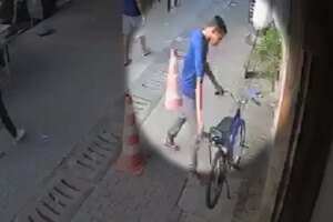 camera-flagra-homem-furtando-bicicleta-deixada-em-frente-a-loja-em-caucaia/ce