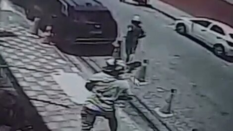 criminosos-roubam-arma-de-vigilante-do-hospital-da-policia-militar,-em-fortaleza