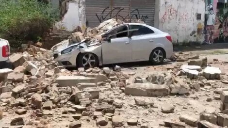 desabamento-de-predio-abandonado-destroi-veiculos-em-rua-de-maranguape-(ce)