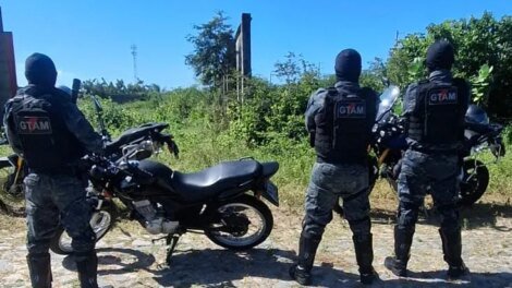 familia-e-feita-refem-durante-lazer-no-rio-pacoti-e-tem-motocicleta-levada-por-assaltante