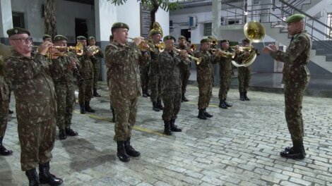 10a-regiao-militar-realiza-cerimonia-para-celebrar-dia-do-exercito-brasileiro,-em-fortaleza