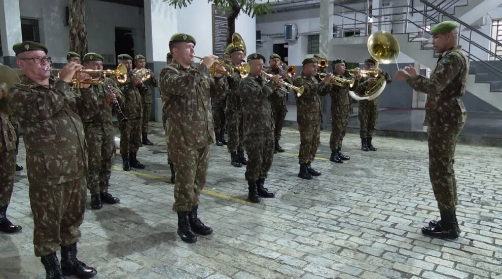 10a-regiao-militar-realiza-cerimonia-para-celebrar-dia-do-exercito-brasileiro,-em-fortaleza