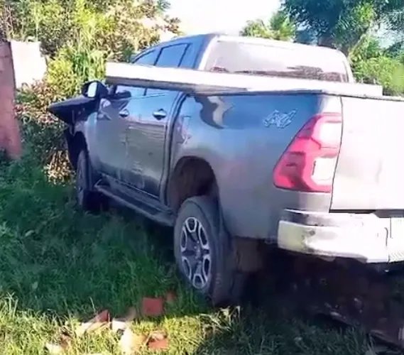 motorista-perde-o-controle-e-caminhonete-invade-casa-no-ceara,-matando-pai-e-filho