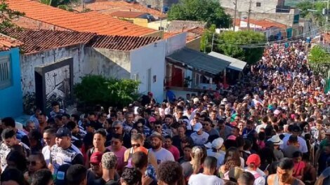 paixao-de-cristo:-milhares-de-fieis-sobem-a-ladeira-do-horto,-em-juazeiro-do-norte