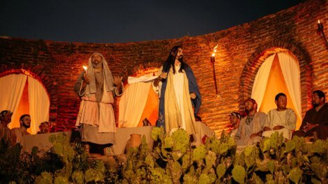 paixao-de-cristo-de-quixaba-se-torna-a-maior-entre-as-que-sao-feitas-a-ceu-aberto-no-ceara