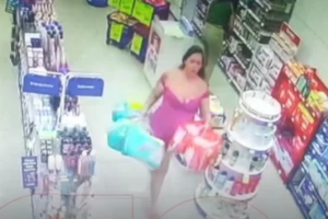mulher-furta-fraldas-em-farmacia-de-fortaleza-e-foge-de-moto-com-comparsa