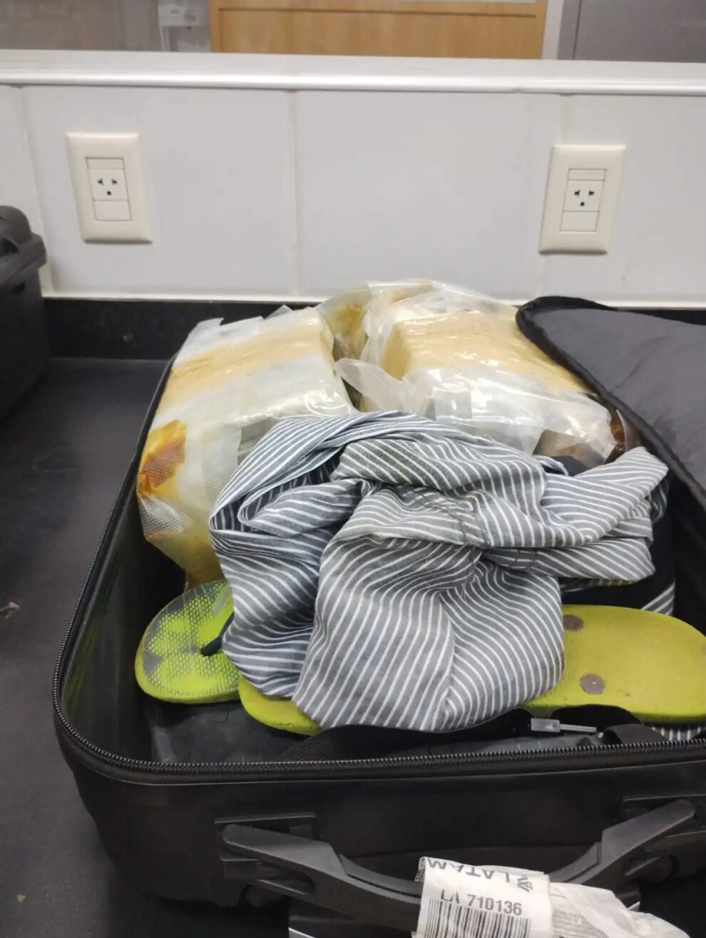 passageiro-e-preso-ao-desembarcar-em-fortaleza-com-7,6-quilos-de-maconha-na-mala