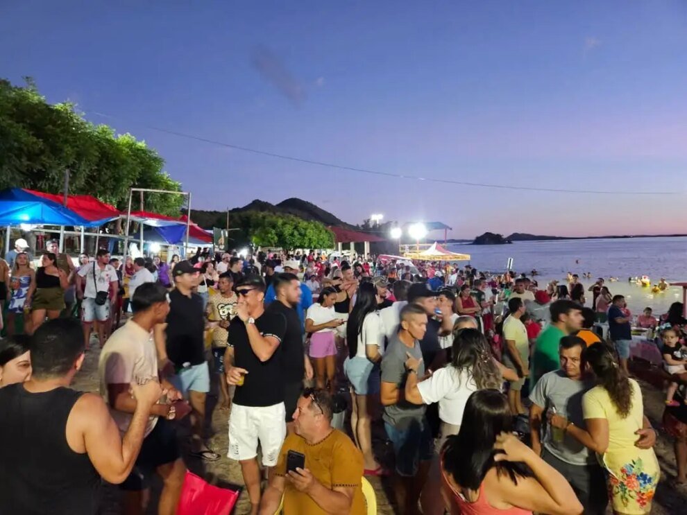 segundo-maior-acude-do-ceara,-oros-volta-a-sangrar-apos-14-anos-e-reune-populacao