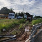 veiculo-sai-da-pista-na-br-116-apos-caminhoneiro-ser-feito-refem-por-assaltantes