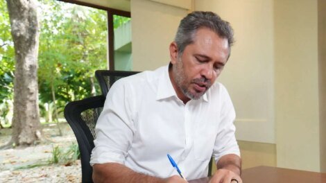 elmano-autoriza-pagamento-do-retroativo-do-reajuste-salarial-dos-servidores-no-ceara