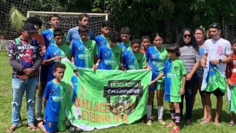 escolinha-de-futebol-de-menino-que-desapareceu-apos-se-afogar-em-fortaleza-presta-homenagem