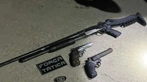 policia-apreende-tres-armas-e-captura-seis-suspeitos-em-fortaleza