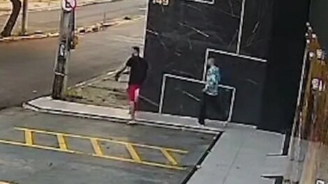 mulher-e-assaltada-no-local-de-trabalho-da-irma,-na-area-nobre-de-fortaleza