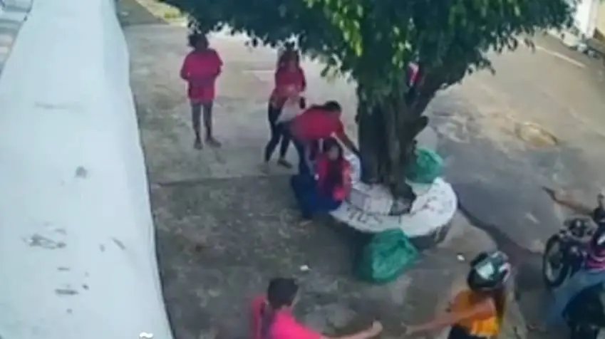 casal-armado-assalta-grupo-de-mulheres-em-calcada-no-bairro-dom-lustosa