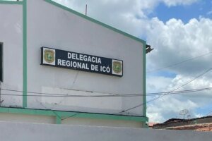 tres-homens-sao-presos-por-empinar-motos-e-fazer-manobras-perigosas-durante-velorio