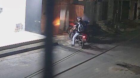 dois-assaltos-a-motociclistas-sao-registrados-em-menos-de-sete-horas-no-parque-santa-rosa