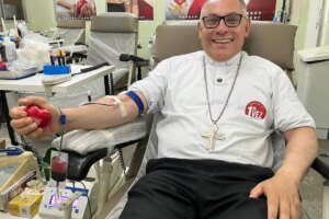 dom-gregorio-paixao-faz-doacao-sangue-em-campanha-solidaria-da-arquidiocese-de-fortaleza