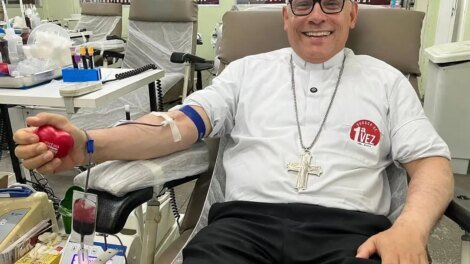 dom-gregorio-paixao-faz-doacao-sangue-em-campanha-solidaria-da-arquidiocese-de-fortaleza