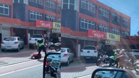 idoso-e-agredido-com-“mata-leao”-em-briga-entre-motoqueiros-em-fortaleza