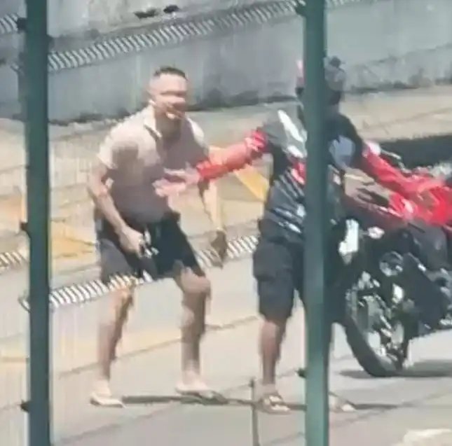 policial-militar-tem-moto-roubada-por-assaltante-em-fuga-ao-lado-da-ufc,-em-fortaleza