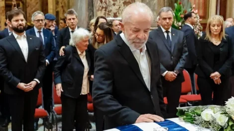 lula-homenageia-pepe-mujica-em-velorio-no-uruguai-nesta-quinta-feira-(15)