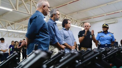 parceria-entre-prefeitura-e-governo-do-ceara-entrega-429-armas-a-guarda-municipal-de-fortaleza