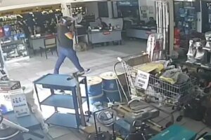 criminosos-assaltam-loja-de-ferragens-na-av.-aguanambi,-em-fortaleza