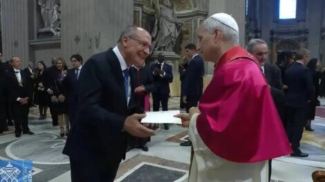 alckmin-entrega-convite-ao-papa-leao-xiv-para-visitar-brasil-durante-a-cop30-em-belem