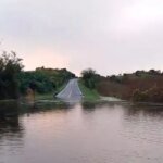 chuva-de-137-mm-interdita-rodovia-e-deixa-moradores-ilhados-em-taua,-no-ceara