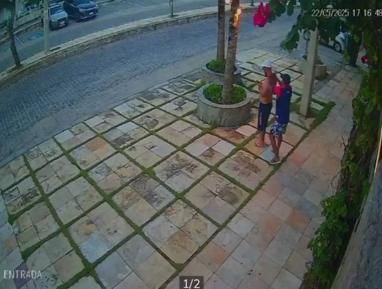 turista-tem-cordao-roubado-em-questao-de-segundos-na-frente-de-hotel-em-fortaleza