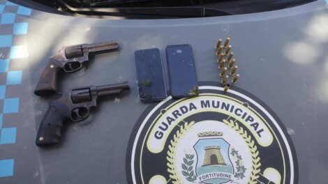 adolescentes-sao-capturados-apos-tiroteio-que-matou-homem-e-feriu-estudante-em-fortaleza