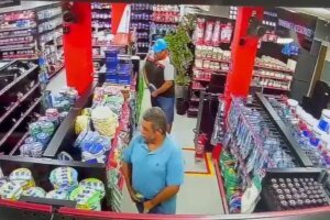 homens-escondem-rolos-de-fio-dentro-das-calcas-durante-furto-a-loja-em-fortaleza