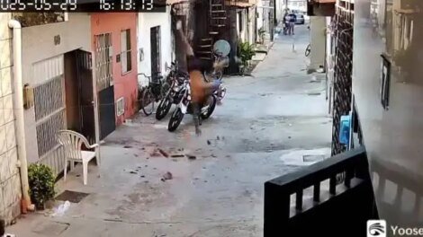homem-com-tornozeleira-cai-de-telhado-ao-tentar-fugir-da-policia-em-fortaleza